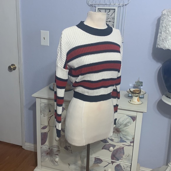 Charlotte Russe Crop Sweater - Picture 3 of 5